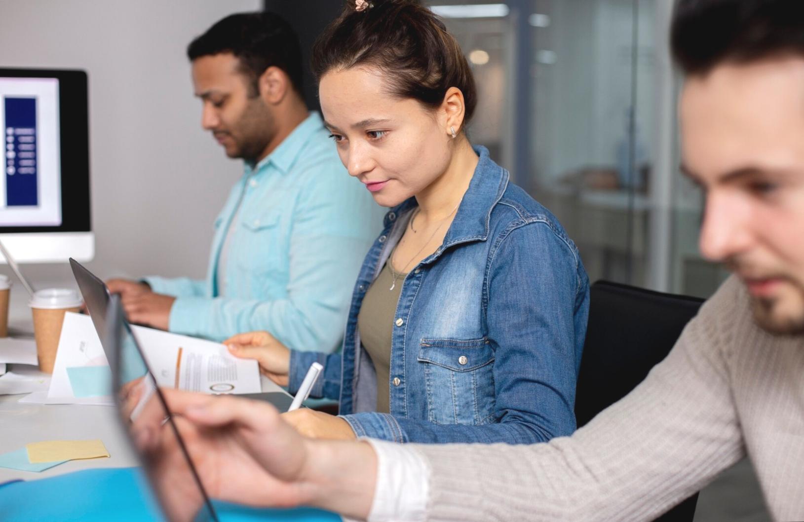 Bureau de conseil financier avec documentation